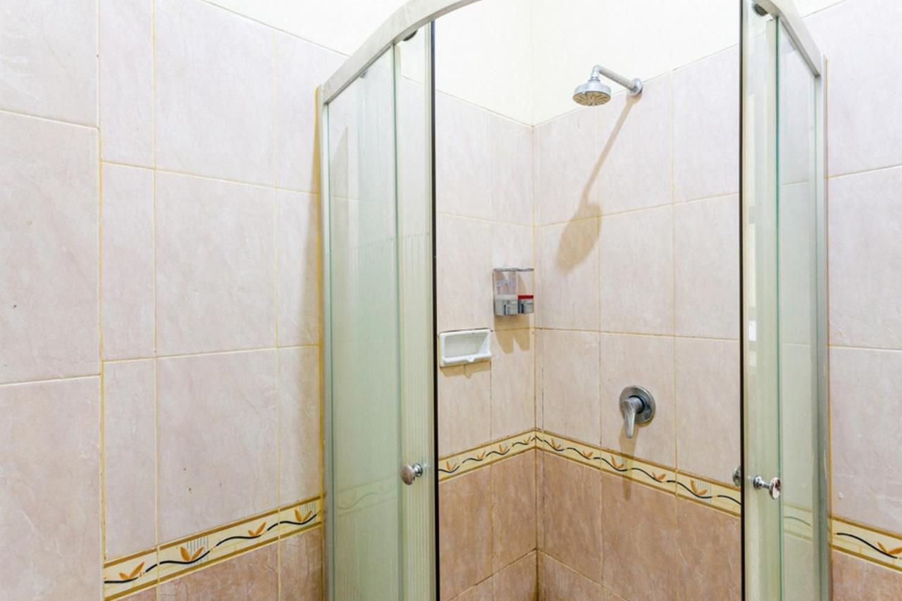 Reddoorz Plus Near Alun Alun Karanganyar Surakarta (Solo) Exterior foto