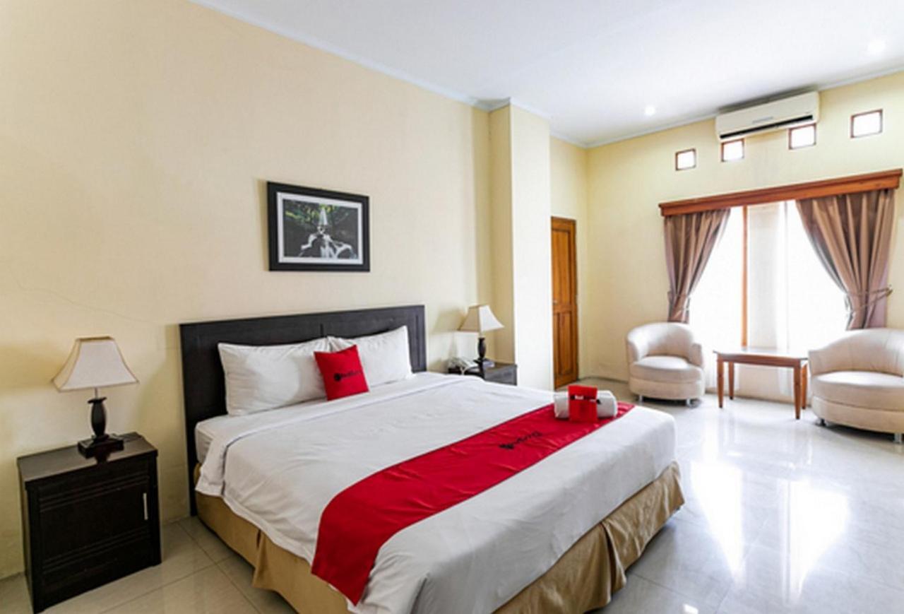 Reddoorz Plus Near Alun Alun Karanganyar Surakarta (Solo) Exterior foto