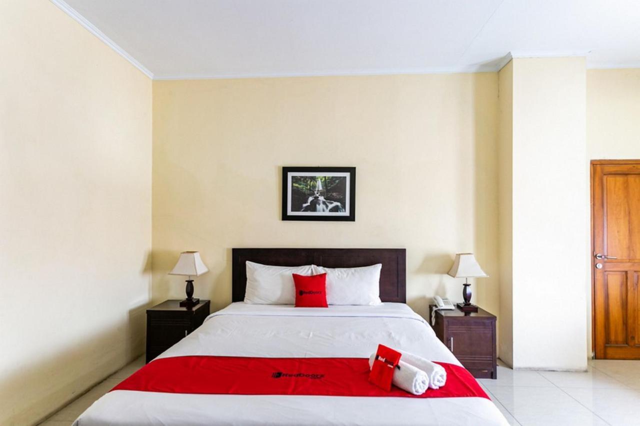 Reddoorz Plus Near Alun Alun Karanganyar Surakarta (Solo) Exterior foto