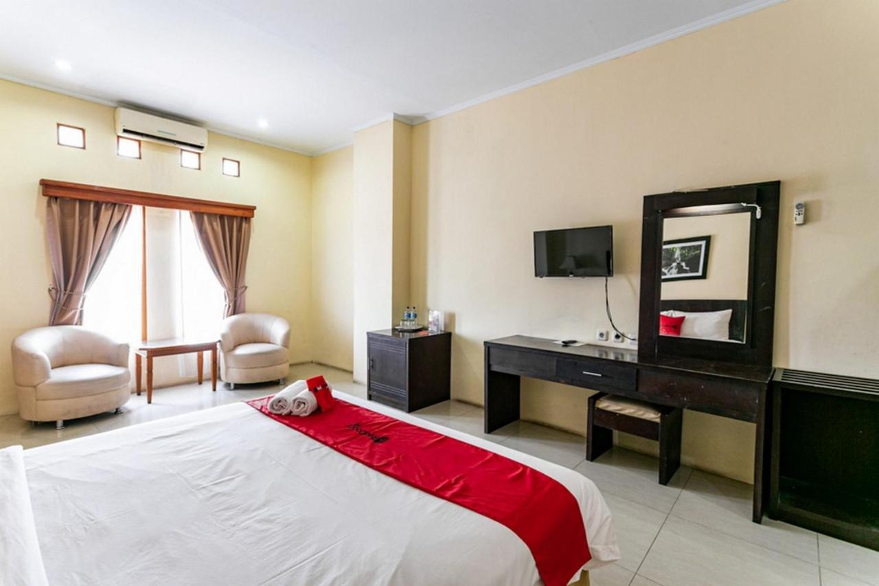 Reddoorz Plus Near Alun Alun Karanganyar Surakarta (Solo) Exterior foto