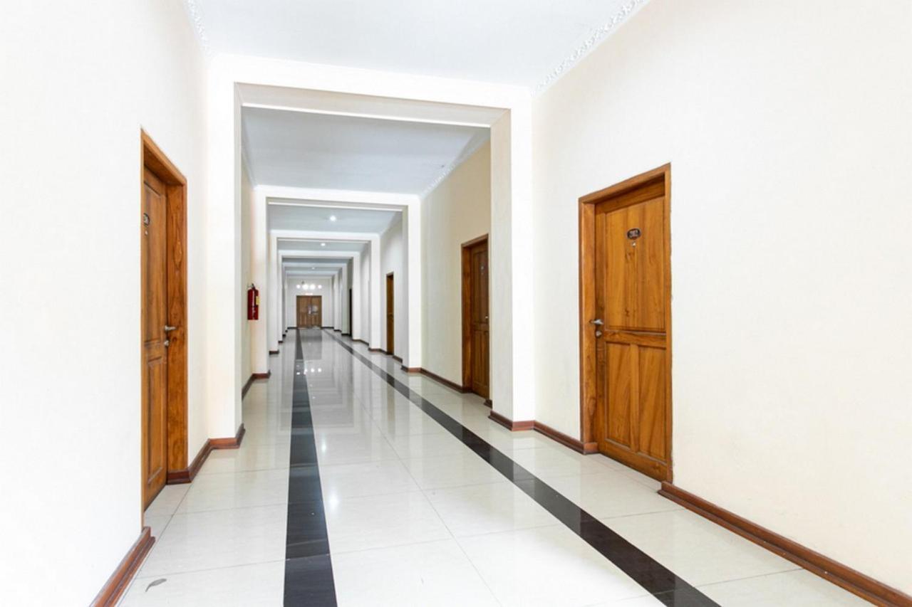 Reddoorz Plus Near Alun Alun Karanganyar Surakarta (Solo) Exterior foto