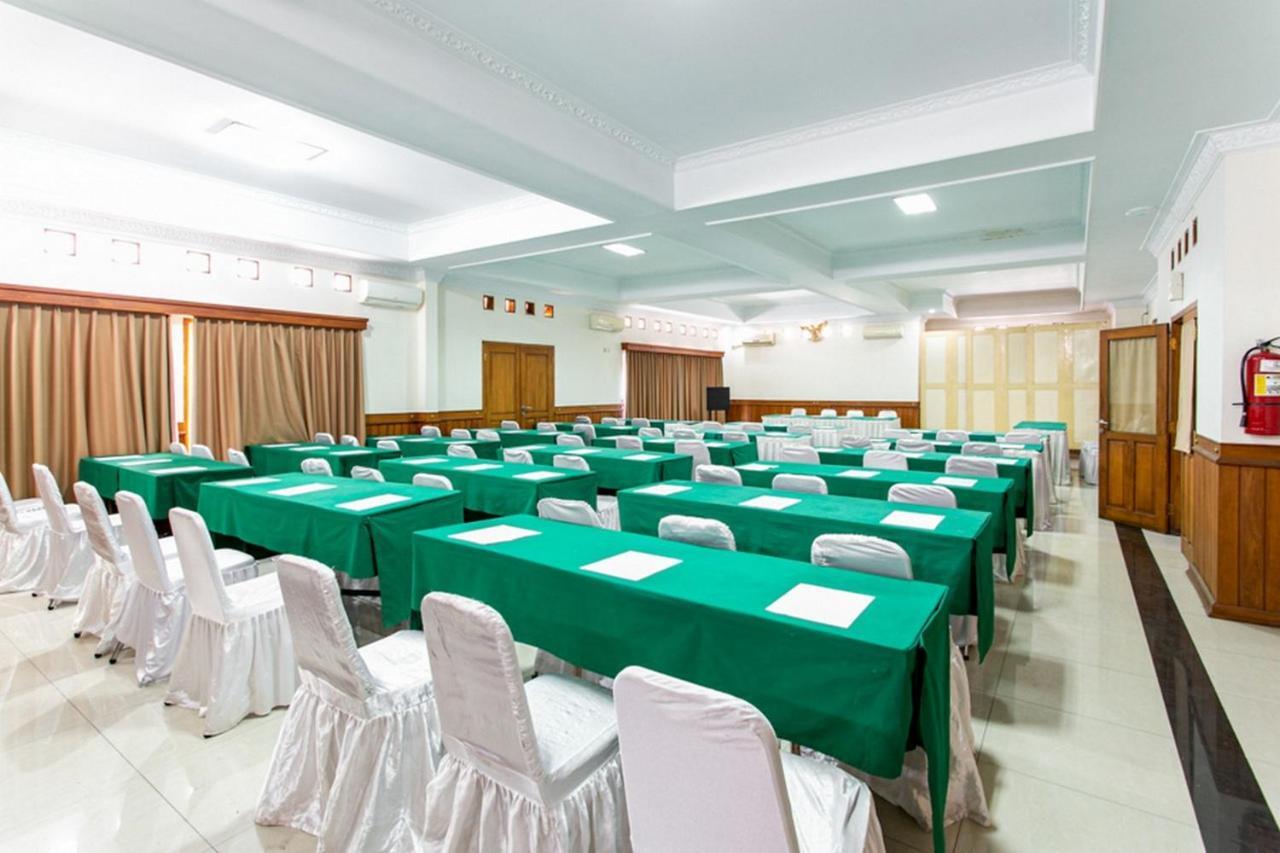 Reddoorz Plus Near Alun Alun Karanganyar Surakarta (Solo) Exterior foto